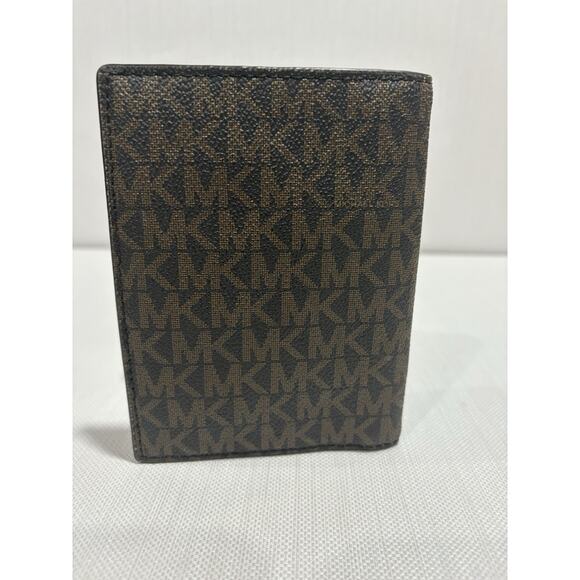 Michael Kors Leather Jet Set Travel Passport Holder Wallet Case Brown Signature - Picture 3 of 3